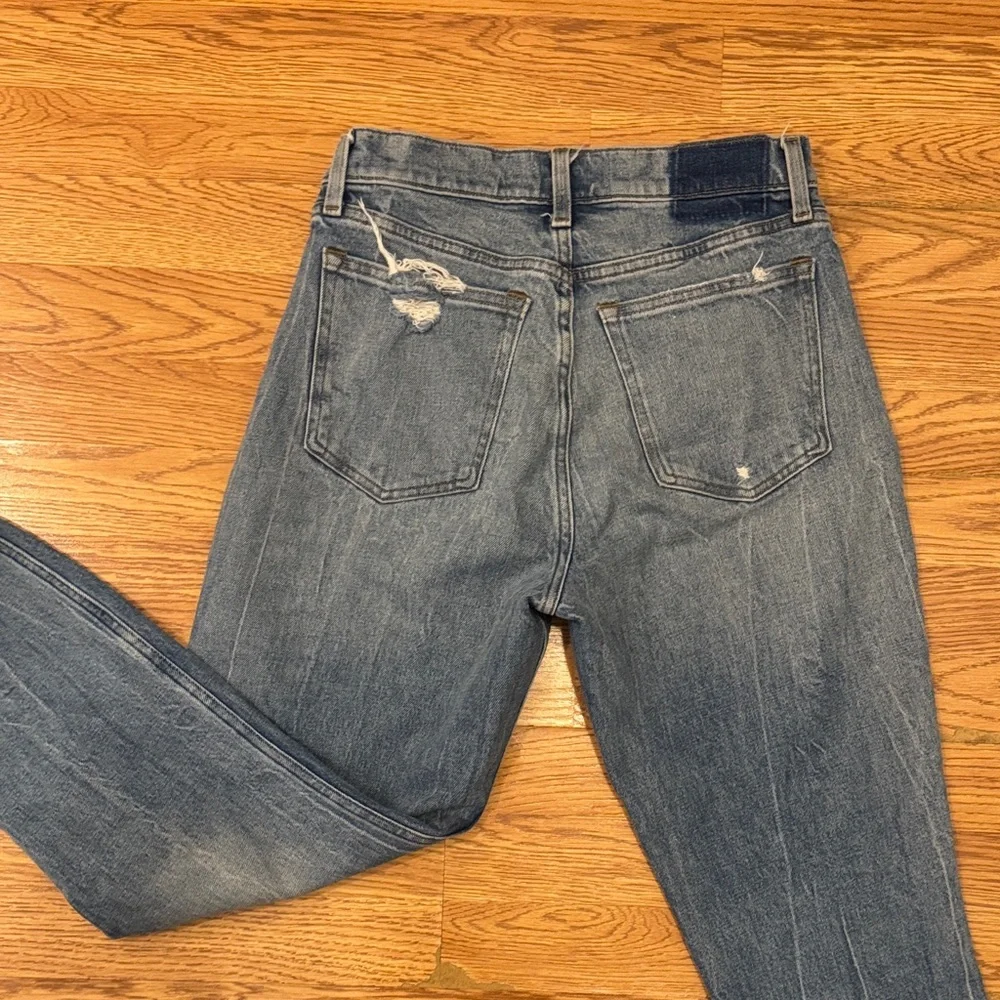 Abercrombie &Fitch High Rise Mom Jean Size 28 / 6 Regular